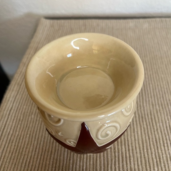 2/$8 Scentsy warmer - Picture 4 of 4